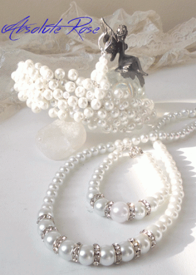 Диадема, колие, гривна и обици модел Shining Pearls цвят бяло